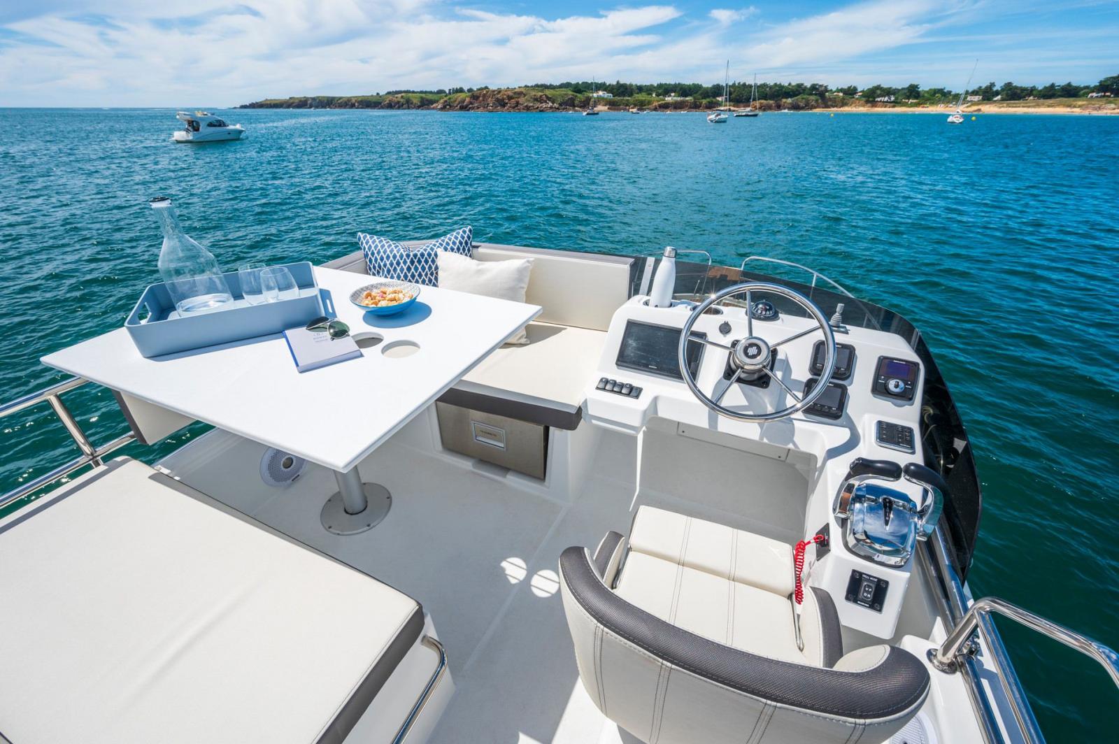 beneteau Antares 11 fly ob