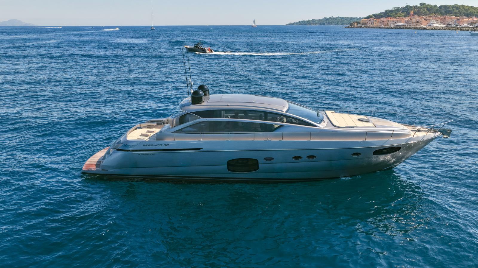 pershing 62