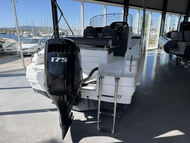 b2 marine Cap ferret 702 open