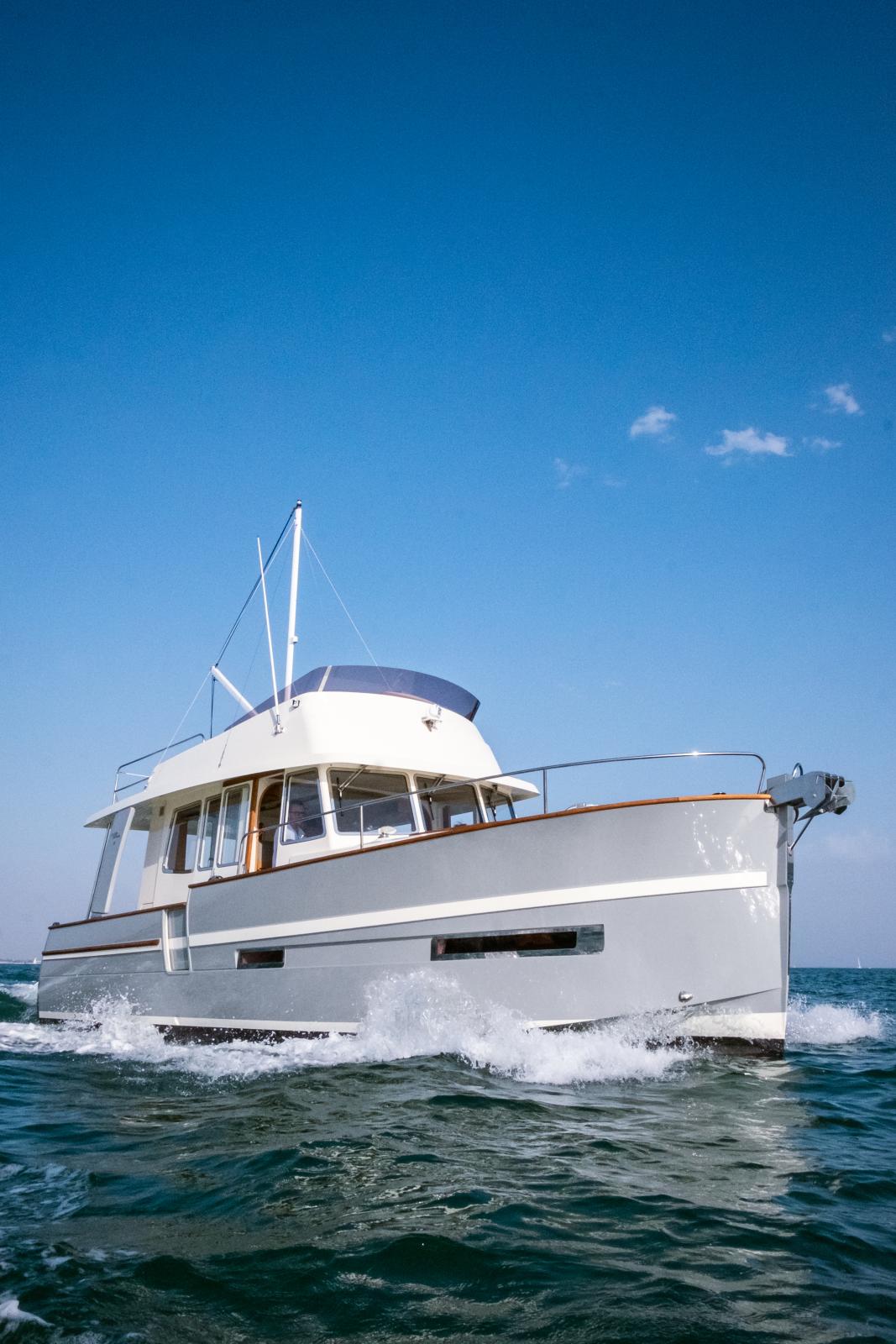 rhea marine Trawler 34 fly