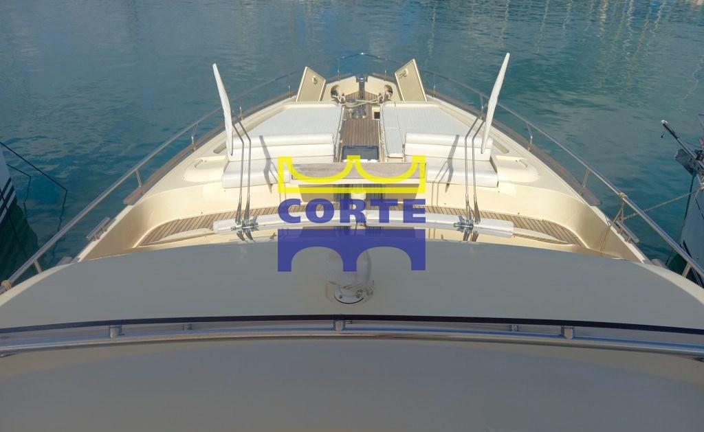 ferretti yachts Altura 690