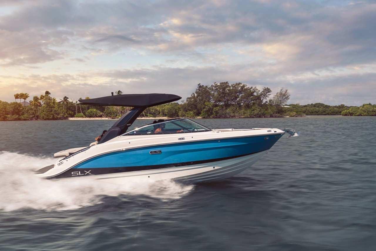 New Sea Ray SLX 260 Model: Sophisticated Style and Cutting-Edge Innovations