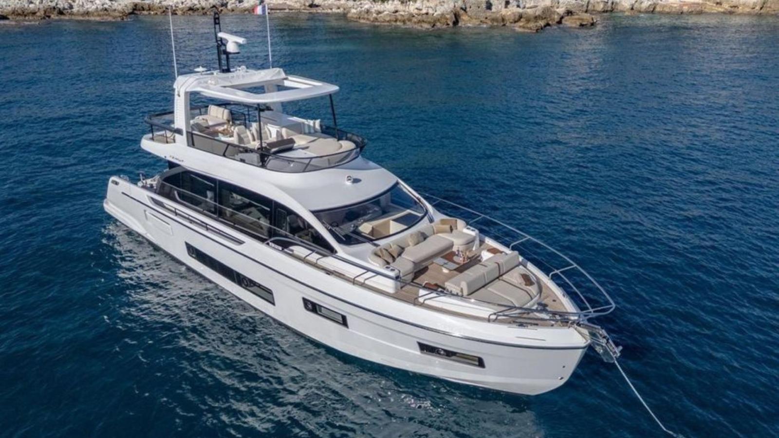 azimut fly 62