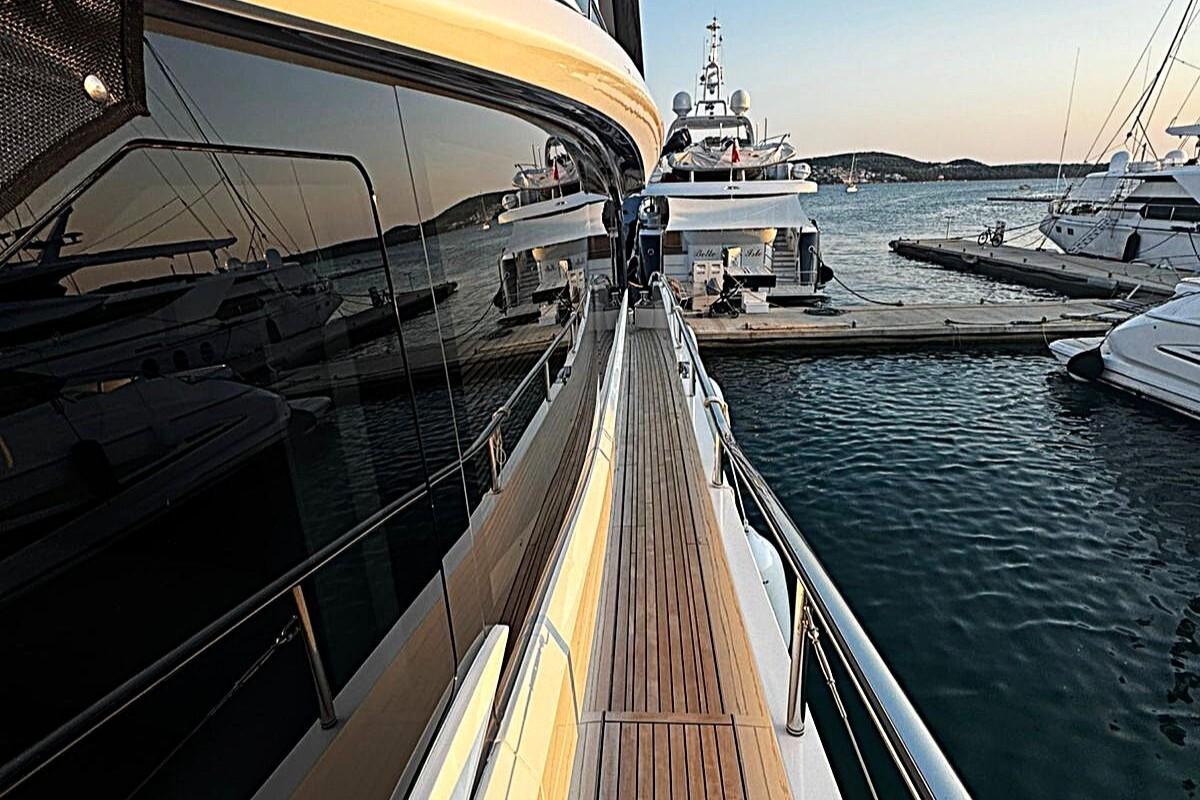 princess yachts Y72